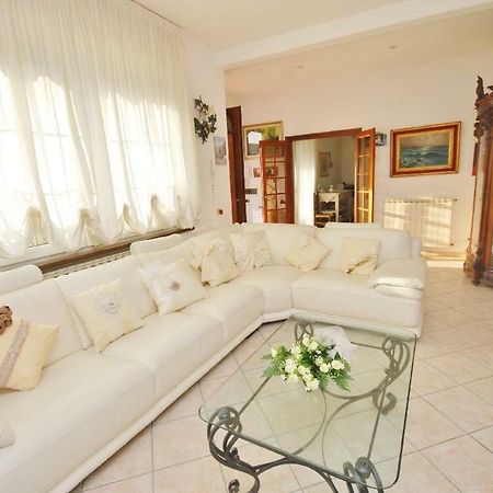 Raffinato Attico Vicino Al Mare Con Solarium Lido Di Camaiore Exterior photo