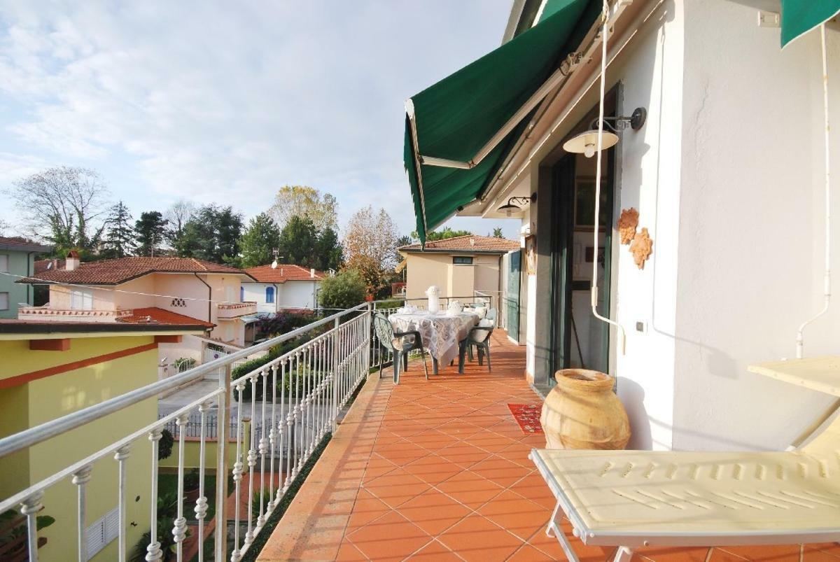 Raffinato Attico Vicino Al Mare Con Solarium Lido Di Camaiore Exterior photo