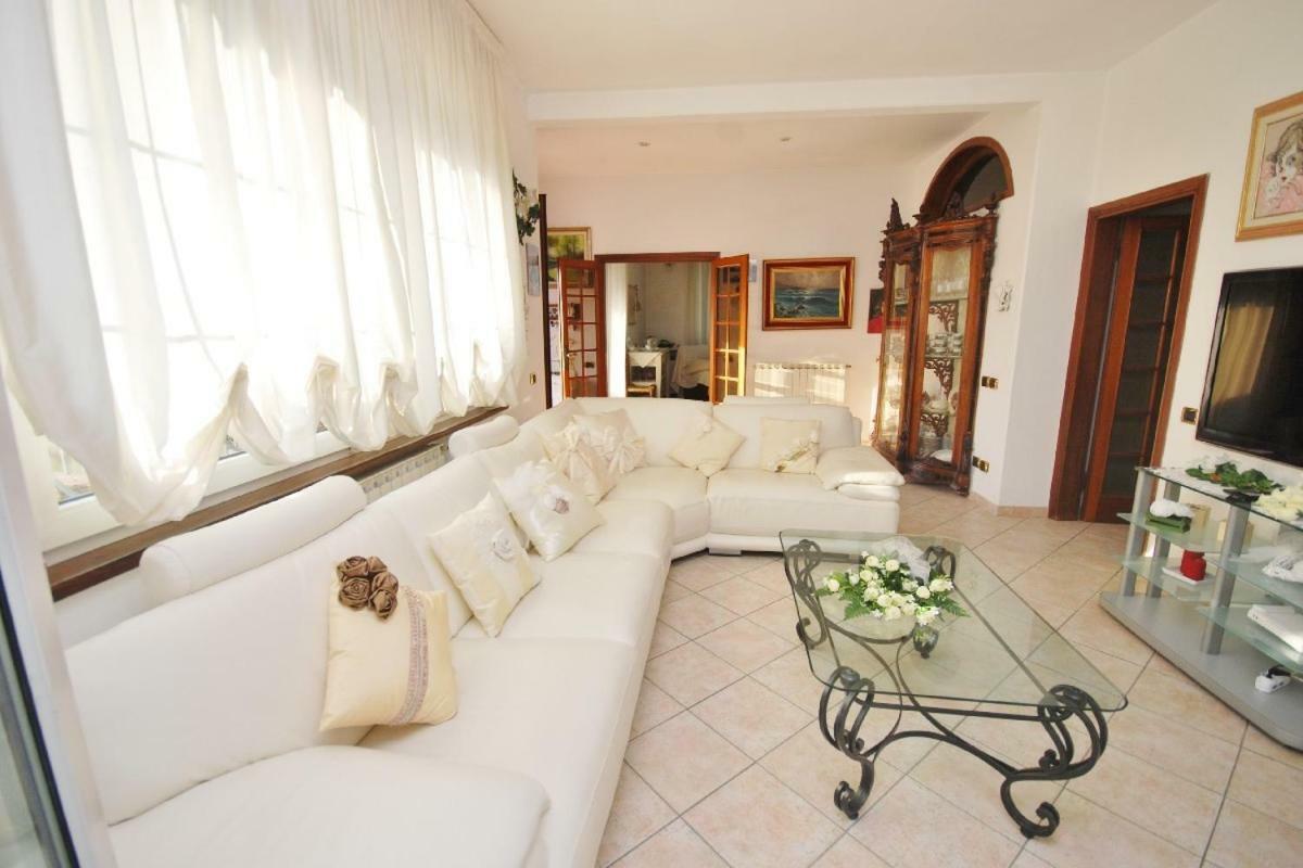 Raffinato Attico Vicino Al Mare Con Solarium Lido Di Camaiore Exterior photo